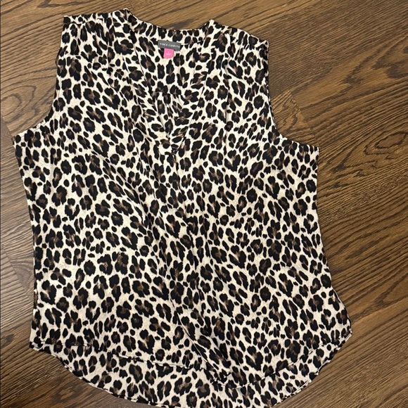 Vince Camuto Animal Print Top - Picture 1 of 4